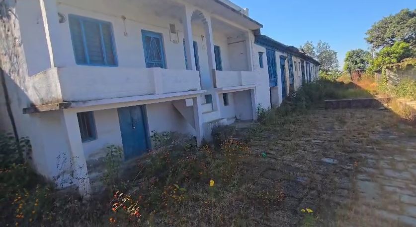 चौनी गांव जिला मुख्यालय बागेश्वर से मात्र 23 किलोमीटर दूर